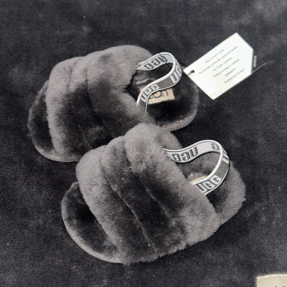 Baby Uggs Fluff Slide Slipper with a small blanket - Picture 1 of 5